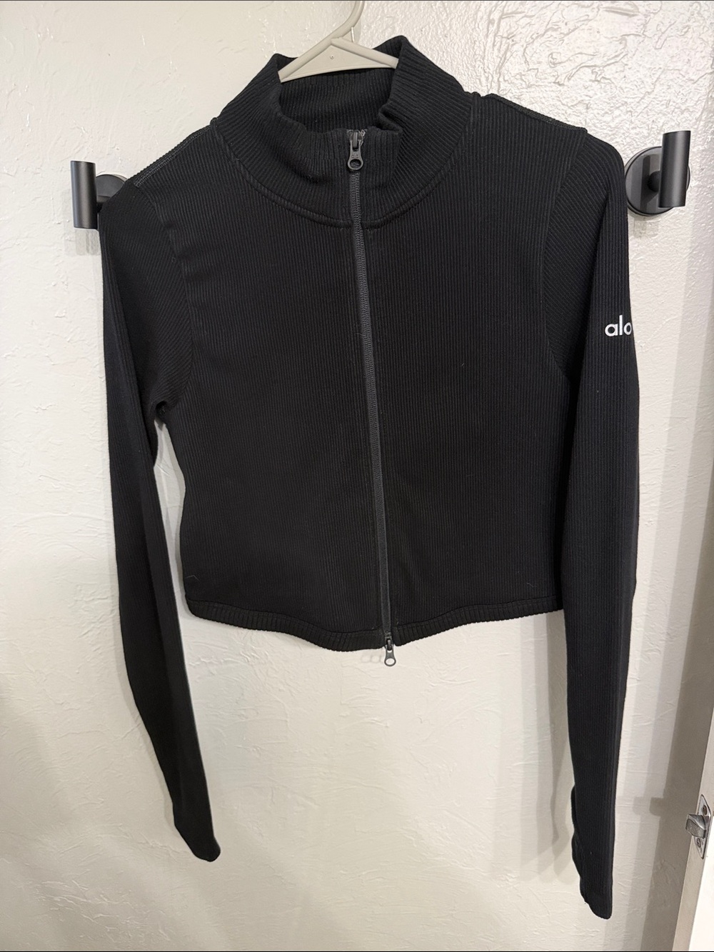 ALO Yoga Black Cropped Ribbed Zip Jacket